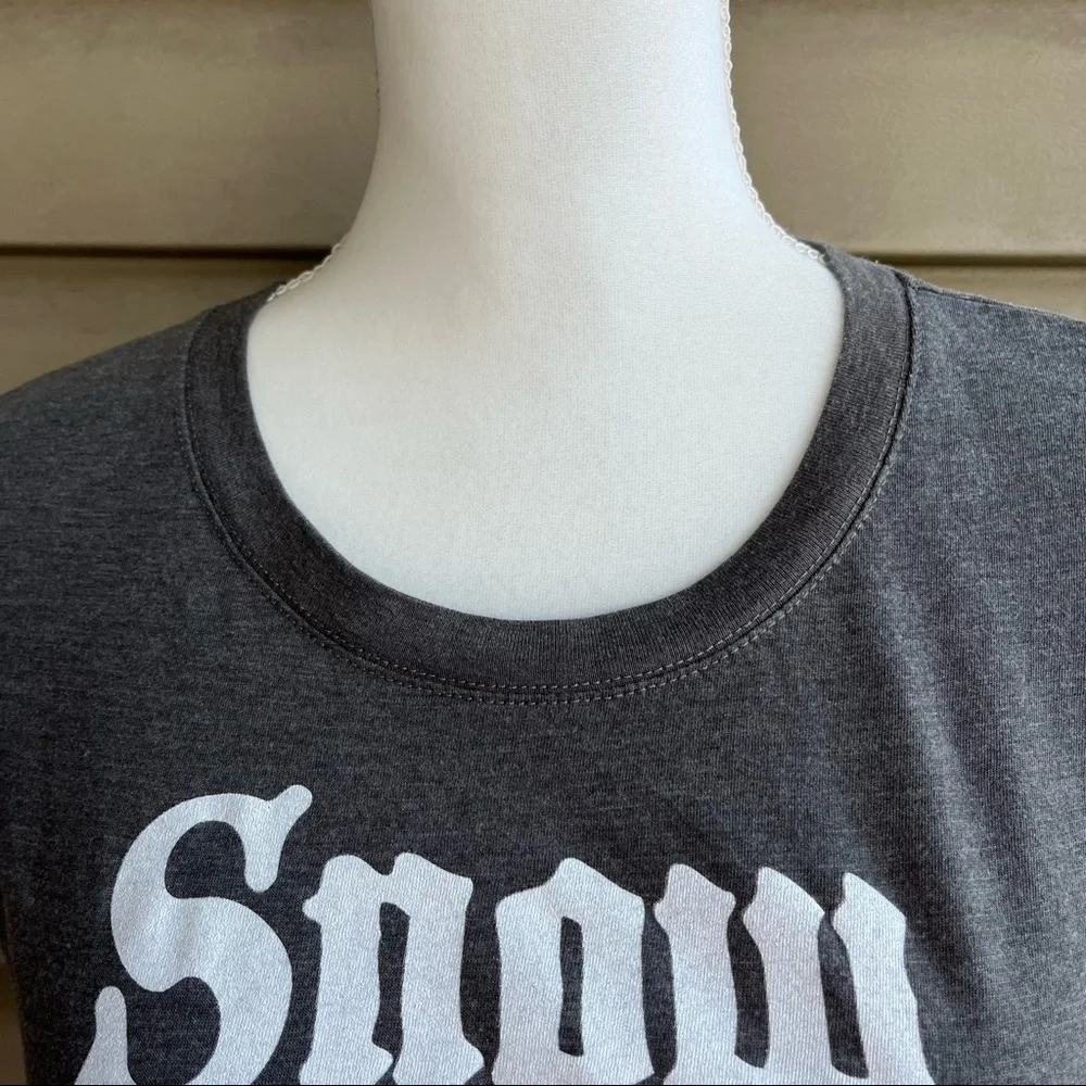 •Disney• Snow White and the Seven Dwarfs Short Sleeve Tee - Size Small - Picture 3 of 8